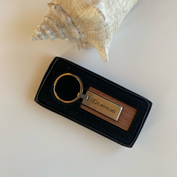 LEXUS BROWN WOOD KEY CHAIN - Picture 2 of 3